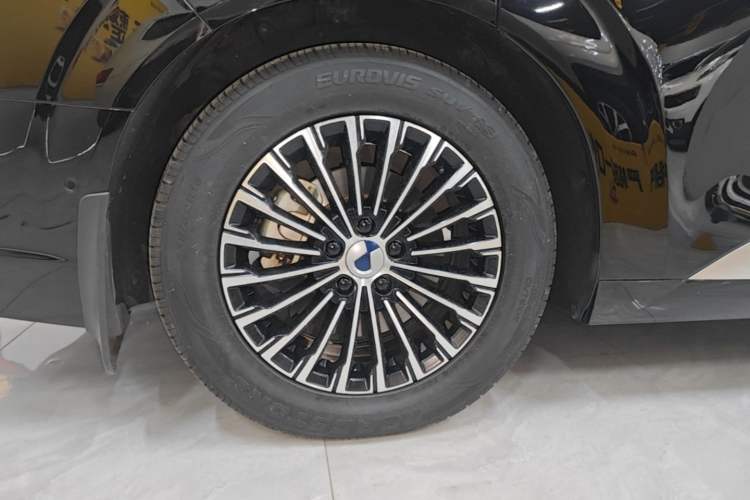 Used Denza D9 2022 DM-i 970 Four-Wheel Drive Flagship Model Right Rear Wheel Hub