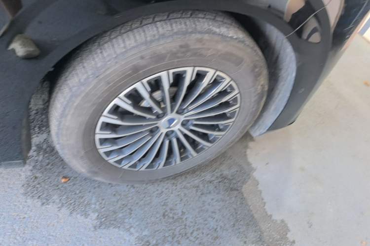 Used Denza D9 2022 DM-i 970 Four-Wheel Drive Flagship Model Right Rear Wheel Hub
