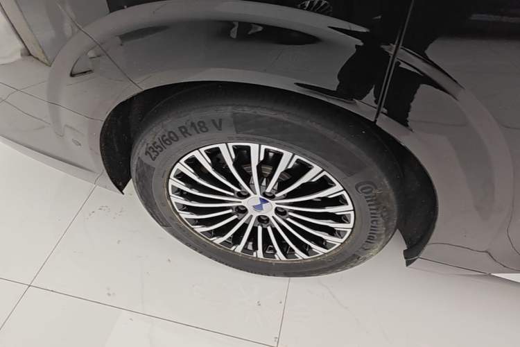 Used Denza D9 2022 DM-i 970 Four-Wheel Drive Flagship Model Right Rear Wheel Hub