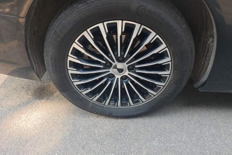Used Denza D9 2022 DM-i 1040 Prestige Model Right Rear Wheel Hub