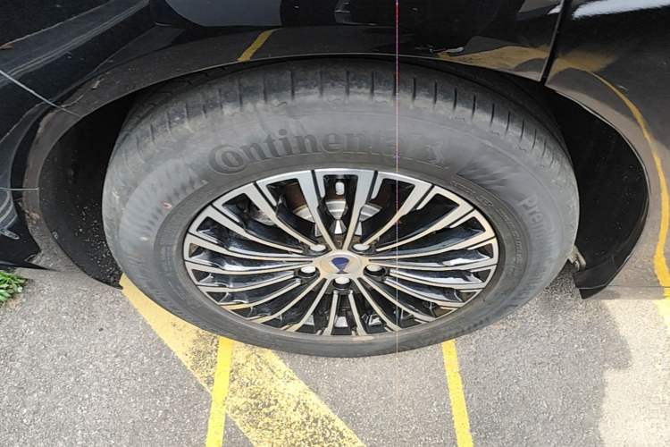 Used Denza D9 2022 DM-i 970 Four-Wheel Drive Flagship Model Right Rear Wheel Hub