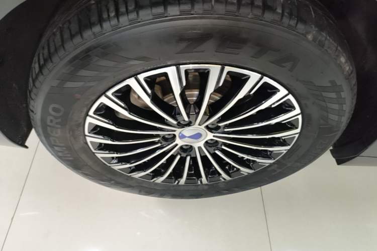 Used Denza D9 2022 DM-i 970 Four-Wheel Drive Flagship Model Right Rear Wheel Hub