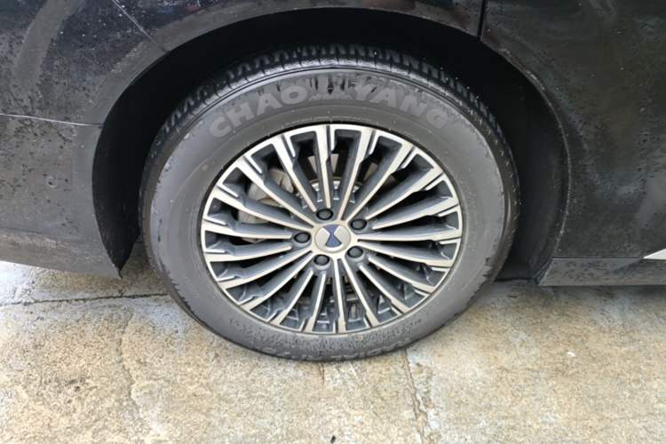 Used Denza D9 2022 DM-i 970 Four-Wheel Drive Flagship Model Right Rear Wheel Hub