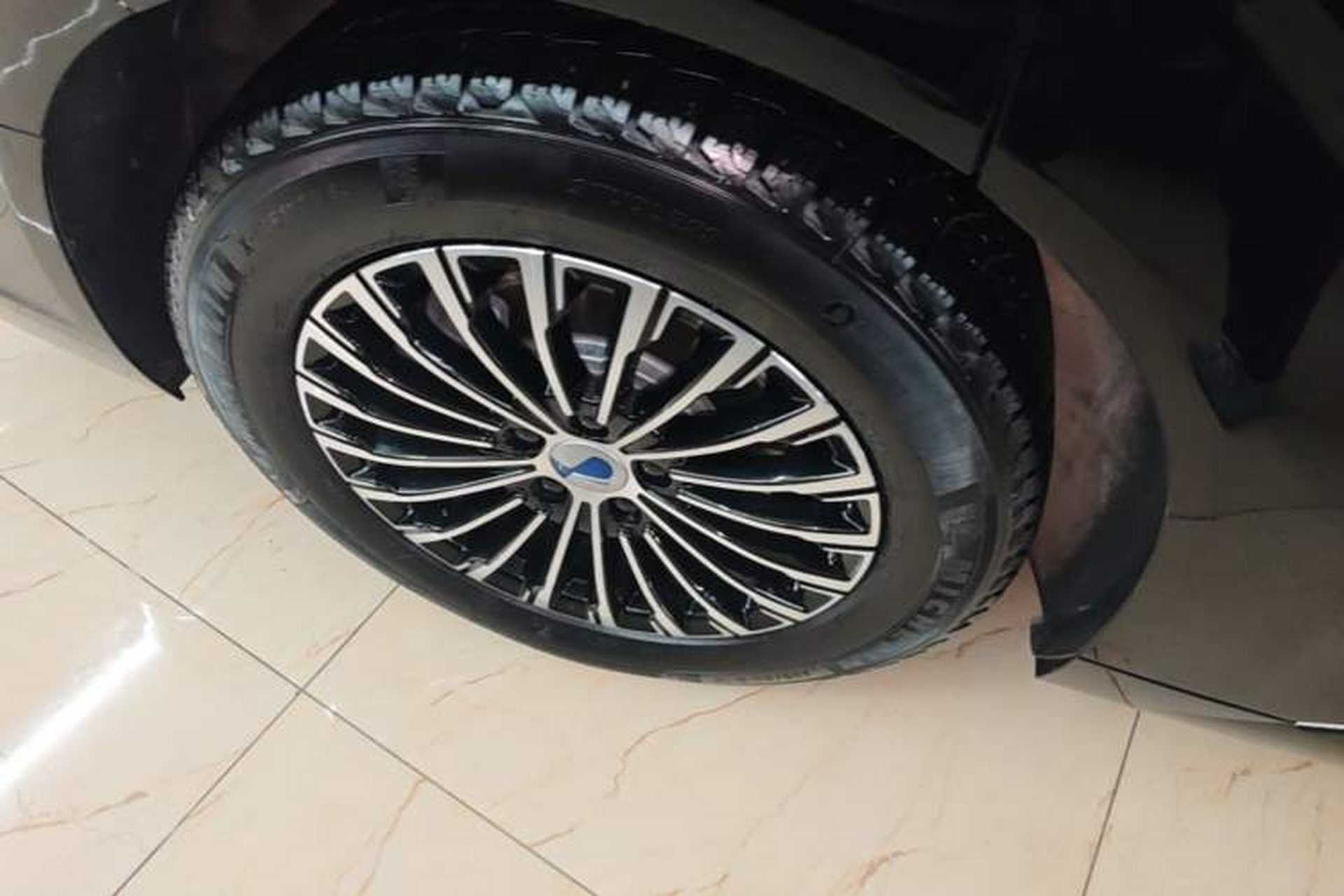 Used Denza D9 2022 DM-i 970 Four-Wheel Drive Flagship Model Right Rear Wheel Hub