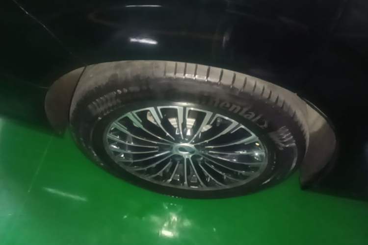 Used Denza D9 2022 DM-i 970 Four-Wheel Drive Flagship Model Right Rear Wheel Hub