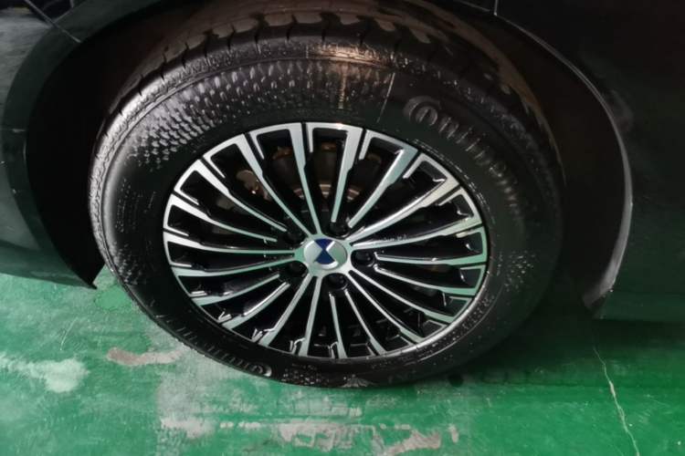 Used Denza D9 2022 DM-i 970 Four-Wheel Drive Flagship Model Right Rear Wheel Hub