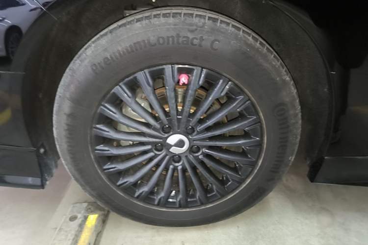 Used Denza D9 2022 DM-i 1040 Prestige Model Right Rear Wheel Hub