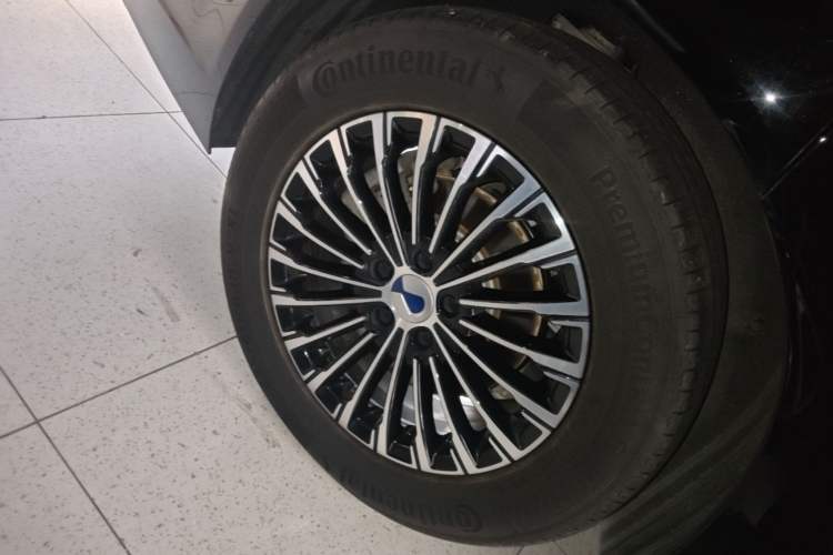 Used Denza D9 2022 DM-i 970 Four-Wheel Drive Flagship Model Right Rear Wheel Hub