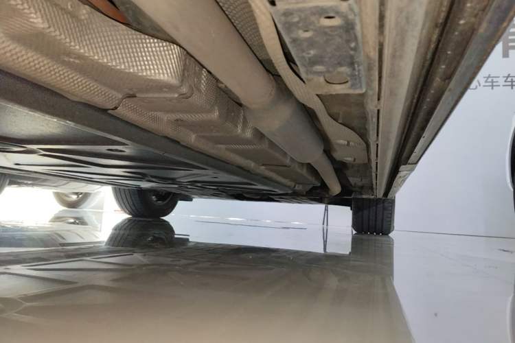 Used Denza D9 2022 DM-i 970 Four-Wheel Drive Flagship Model Right Side Sill