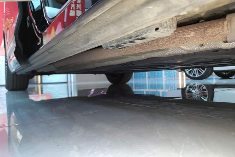 Used Denza D9 2022 DM-i 970 Four-Wheel Drive Flagship Model Right Side Sill
