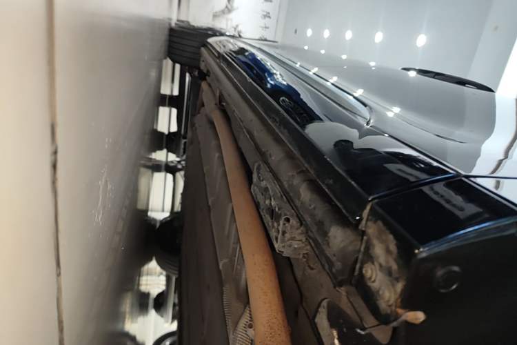 Used Denza D9 2022 DM-i 970 Four-Wheel Drive Prestige Model Right Side Sill