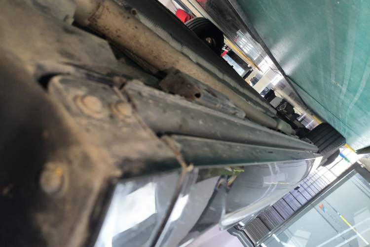 Used Denza D9 2022 DM-i 1040 Prestige Model Right Side Sill