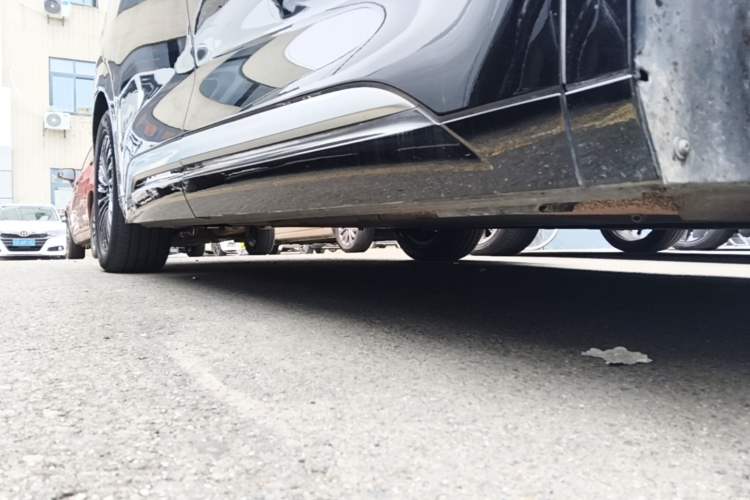 Used Denza D9 2022 DM-i 970 Four-Wheel Drive Prestige Model Right Side Sill