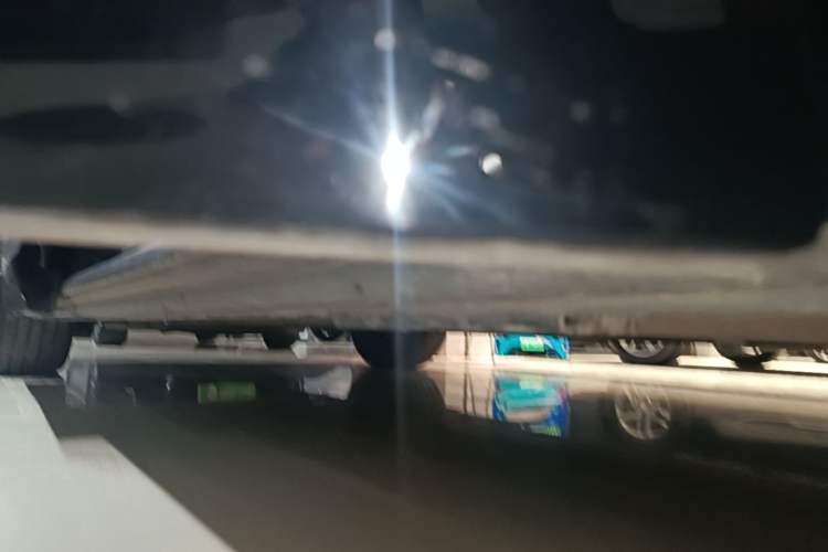 Used Denza D9 2022 DM-i 970 Four-Wheel Drive Prestige Model Right Side Sill