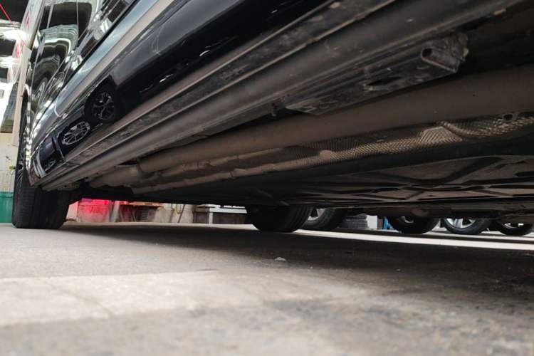 Used Denza D9 2022 DM-i 970 Four-Wheel Drive Prestige Model Right Side Sill