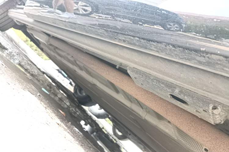 Used Denza D9 2022 DM-i 970 Four-Wheel Drive Prestige Model Right Side Sill