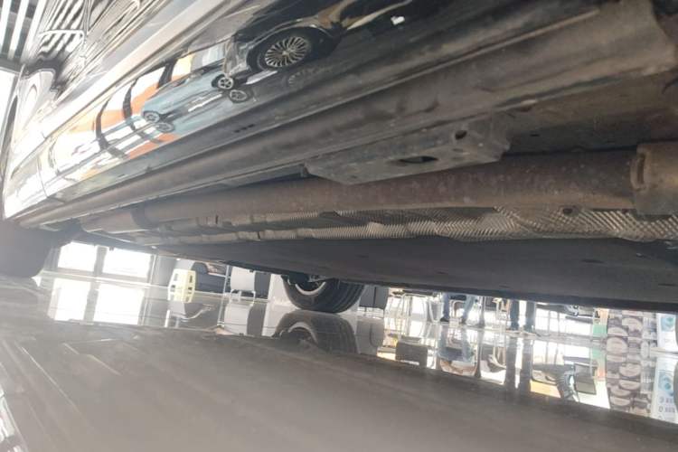 Used Denza D9 2022 DM-i 970 Four-Wheel Drive Flagship Model Right Side Sill