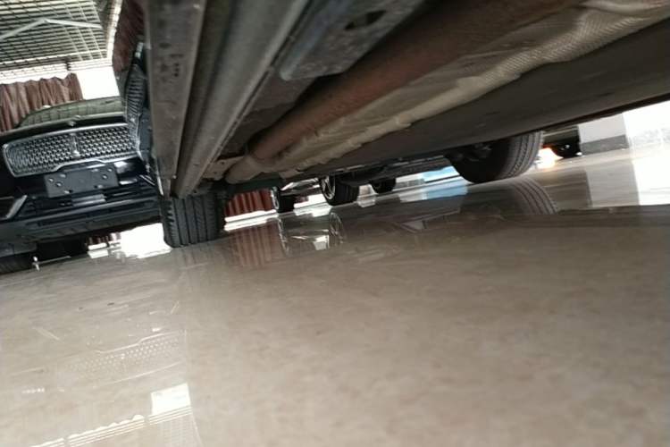 Used Denza D9 2022 DM-i 970 Four-Wheel Drive Flagship Model Right Side Sill