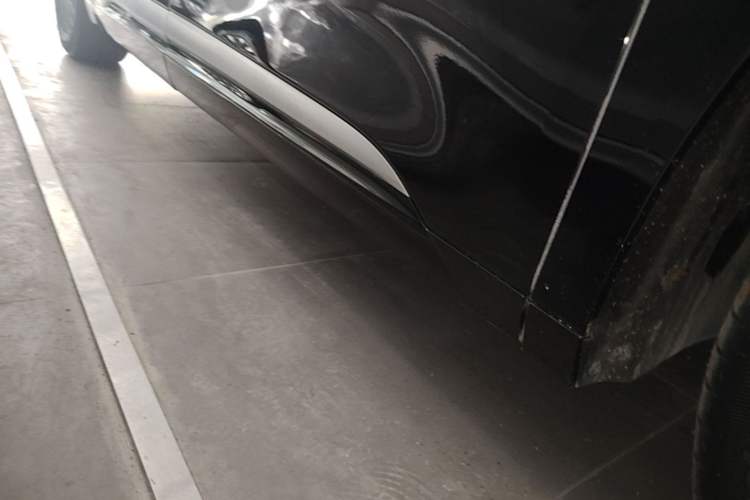 Used Denza D9 2022 DM-i 970 Four-Wheel Drive Flagship Model Right Side Sill