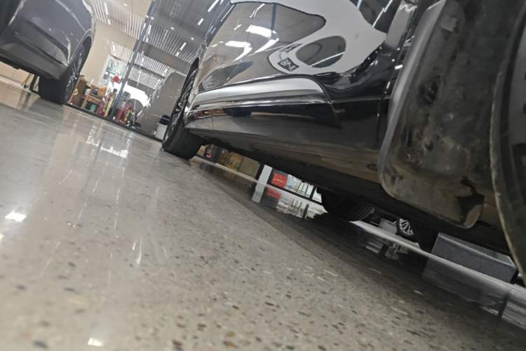 Used Denza D9 2022 DM-i 970 Four-Wheel Drive Prestige Model Right Side Sill