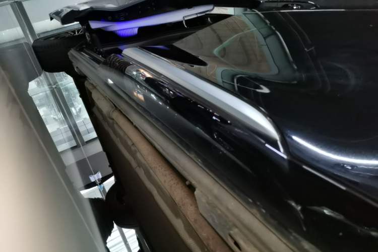 Used Denza D9 2022 DM-i 970 Four-Wheel Drive Flagship Model Right Side Sill