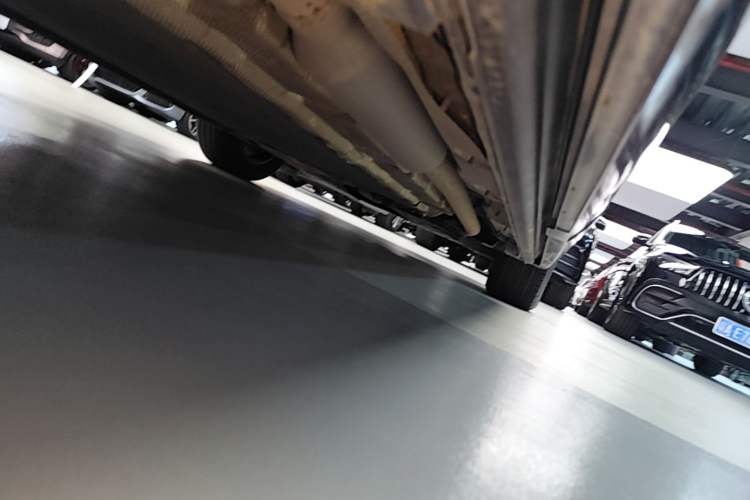 Used Denza D9 2022 DM-i 1040 Prestige Model Right Side Sill