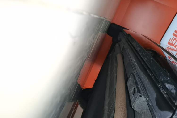 Used Denza D9 2022 DM-i 970 Four-Wheel Drive Prestige Model Right Side Sill