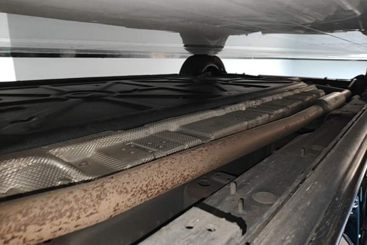 Used Denza D9 2022 DM-i 970 Four-Wheel Drive Prestige Model Right Side Sill