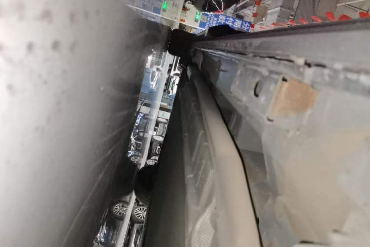Used Denza D9 2022 DM-i 970 Four-Wheel Drive Flagship Model Right Side Sill