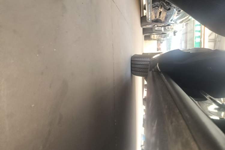 Used Denza D9 2022 DM-i 1040 Prestige Model Right Side Sill