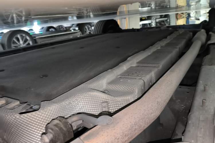 Used Denza D9 2022 DM-i 970 Four-Wheel Drive Prestige Model Right Side Sill