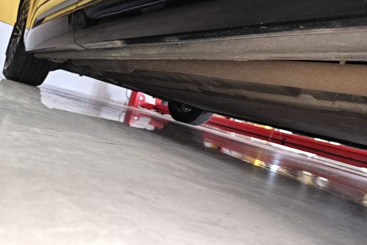 Used Denza D9 2022 DM-i 970 Four-Wheel Drive Flagship Model Right Side Sill
