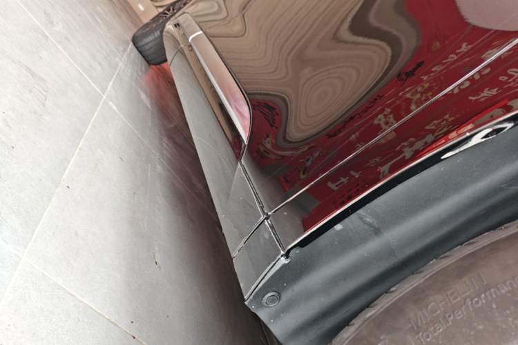 Used Denza D9 2022 DM-i 1040 Prestige Model Right Side Sill