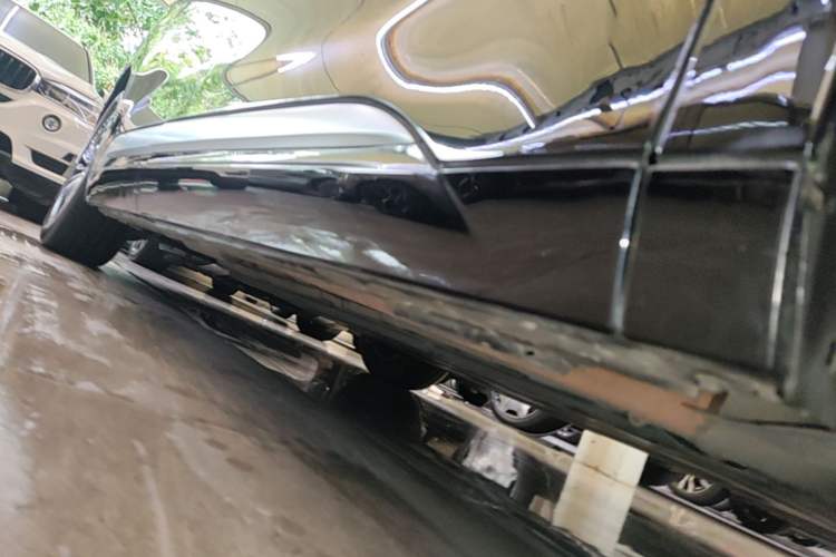 Used Denza D9 2022 DM-i 970 Four-Wheel Drive Flagship Model Right Side Sill