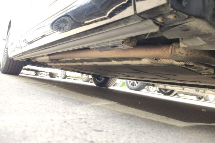 Used Denza D9 2022 DM-i 1040 Prestige Model Right Side Sill
