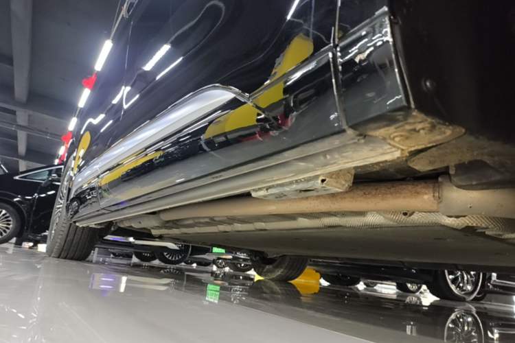 Used Denza D9 2022 DM-i 970 Four-Wheel Drive Flagship Model Right Side Sill
