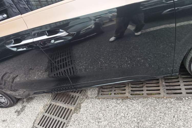 Used Denza D9 2022 DM-i 970 Four-Wheel Drive Flagship Model Right Side Sill