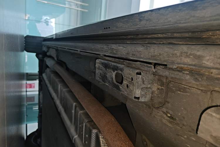 Used Denza D9 2022 DM-i 970 Four-Wheel Drive Flagship Model Right Side Sill