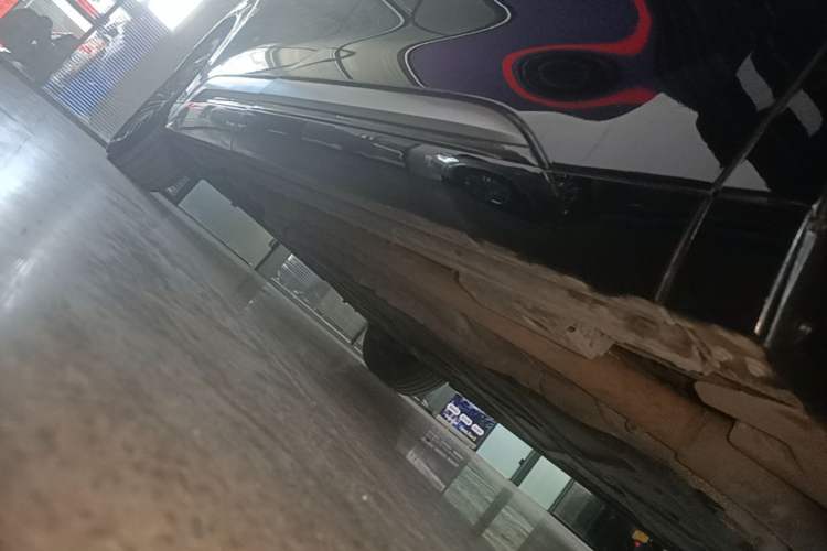 Used Denza D9 2022 DM-i 970 Four-Wheel Drive Prestige Model Right Side Sill