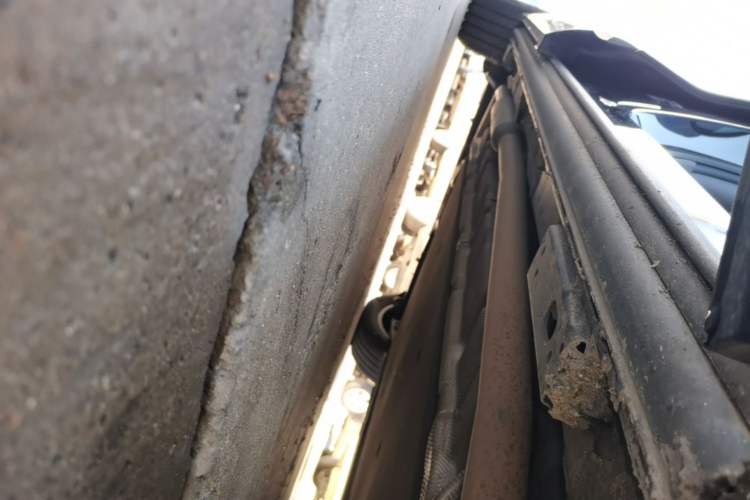 Used Denza D9 2022 DM-i 970 Four-Wheel Drive Flagship Model Right Side Sill