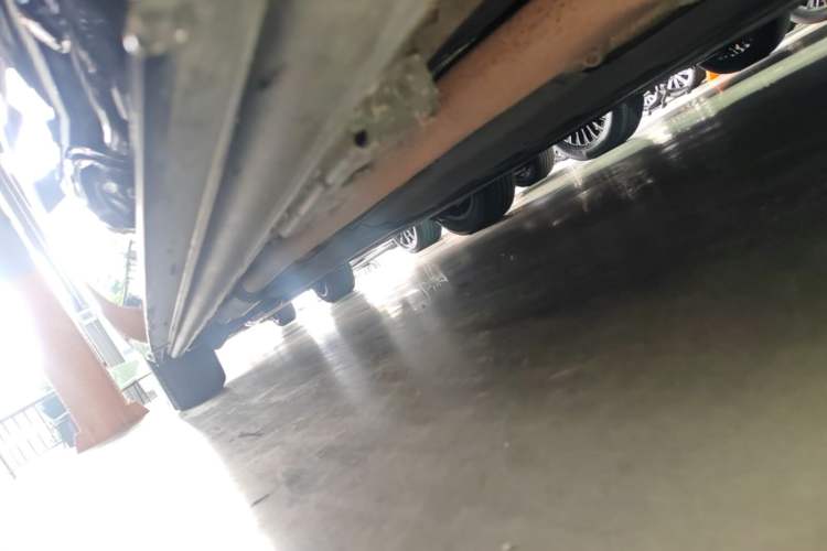 Used Denza D9 2022 DM-i 970 Four-Wheel Drive Flagship Model Right Side Sill