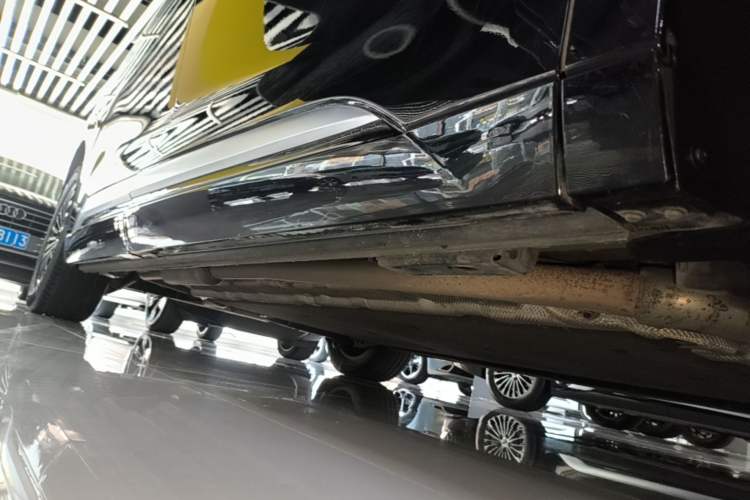 Used Denza D9 2022 DM-i 970 Four-Wheel Drive Flagship Model Right Side Sill