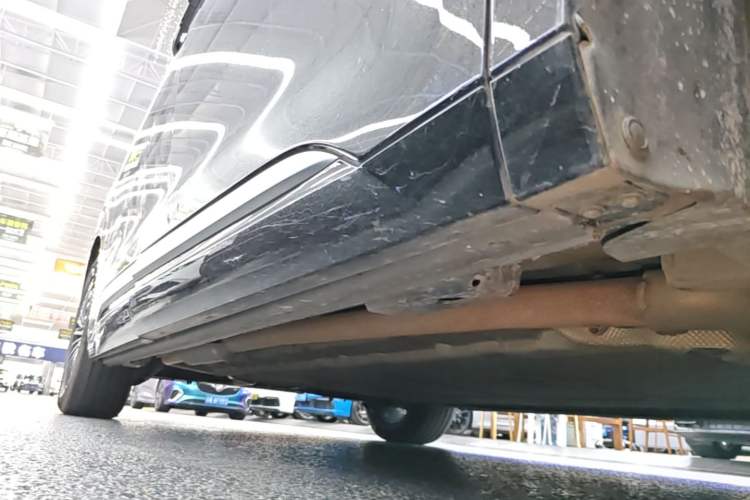Used Denza D9 2022 DM-i 970 Four-Wheel Drive Flagship Model Right Side Sill