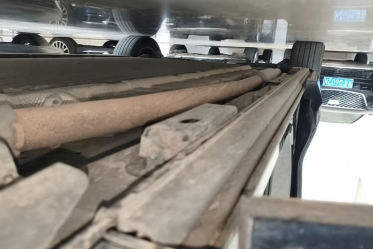Used Denza D9 2022 DM-i 970 Four-Wheel Drive Flagship Model Right Side Sill