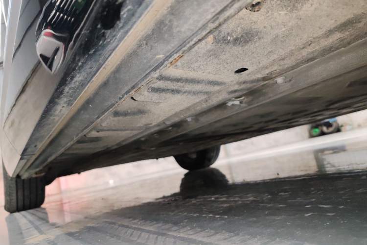 Used Denza D9 2022 EV 600 Four-Wheel Drive Flagship Model Right Side Sill