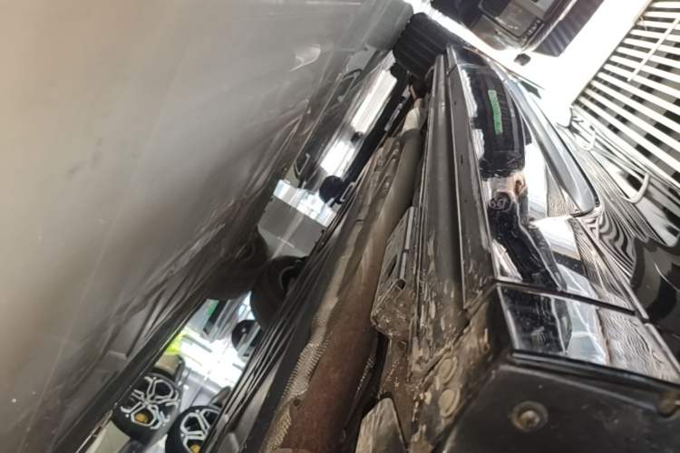Used Denza D9 2022 DM-i 970 Four-Wheel Drive Flagship Model Right Side Sill