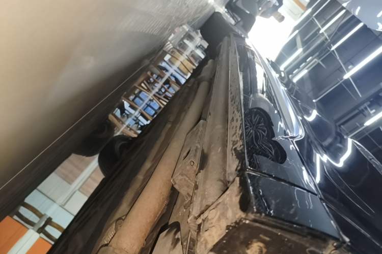 Used Denza D9 2022 DM-i 970 Four-Wheel Drive Flagship Model Right Side Sill