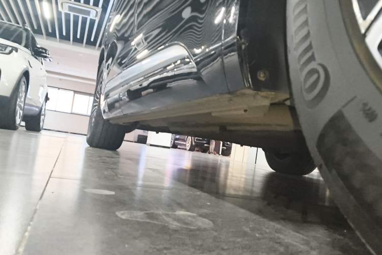 Used Denza D9 2022 DM-i 970 Four-Wheel Drive Flagship Model Right Side Sill