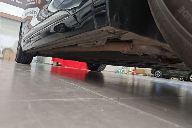 Used Denza D9 2022 DM-i 970 Four-Wheel Drive Flagship Model Right Side Sill