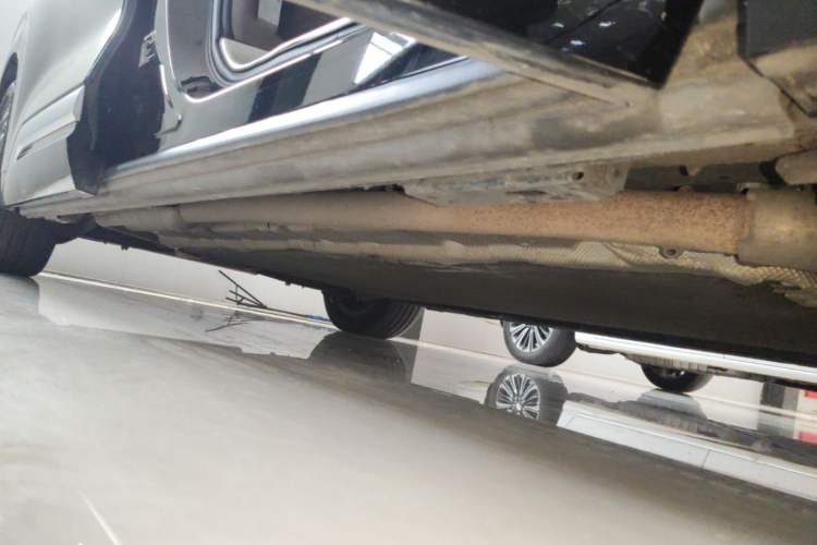 Used Denza D9 2022 DM-i 970 Four-Wheel Drive Prestige Model Right Side Sill